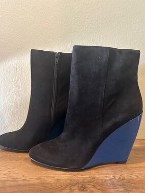 Pour La Victoire Black/Teal Suede Wedge Ankle Boots with Blue Heel